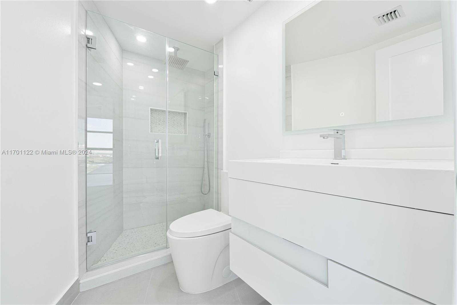 1000 West Island Boulevard, Unit 2611 Aventura, FL 33160 - Photo 13 of 27