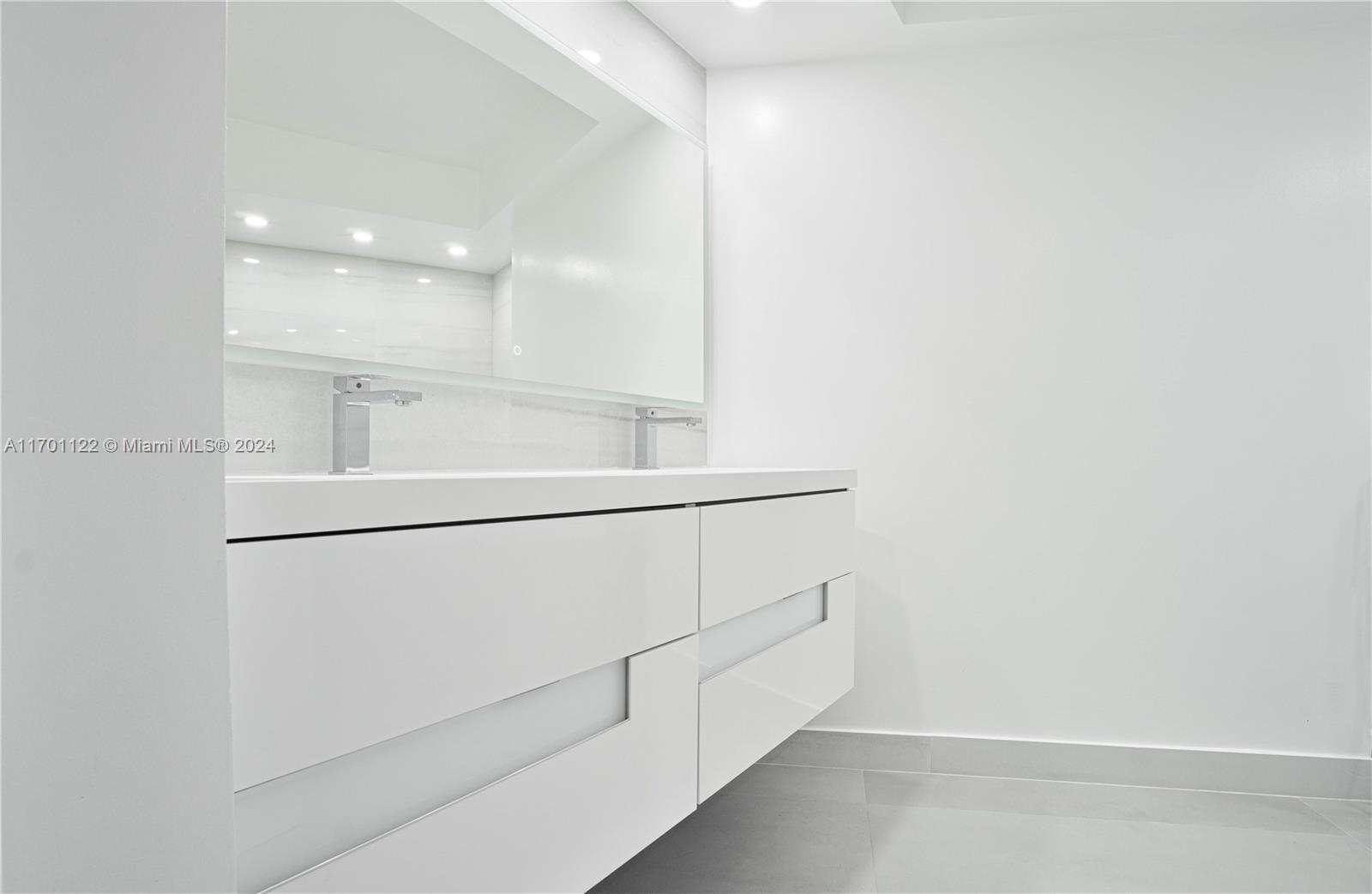 1000 West Island Boulevard, Unit 2611 Aventura, FL 33160 - Photo 14 of 27