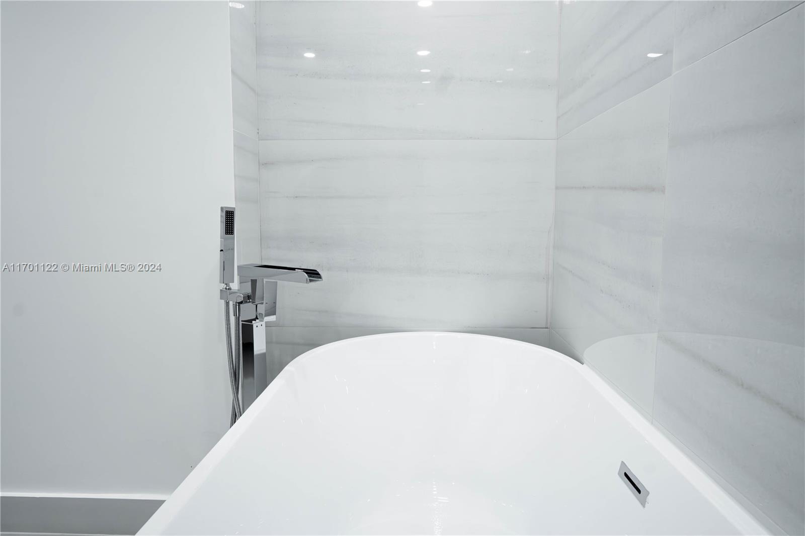 1000 West Island Boulevard, Unit 2611 Aventura, FL 33160 - Photo 18 of 27