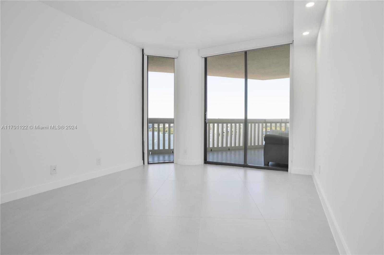 1000 West Island Boulevard, Unit 2611 Aventura, FL 33160 - Photo 19 of 27