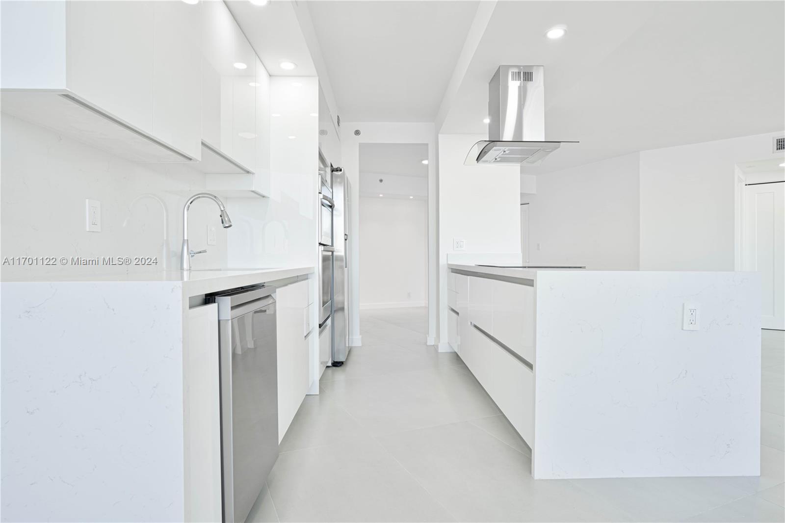 1000 West Island Boulevard, Unit 2611 Aventura, FL 33160 - Photo 8 of 27