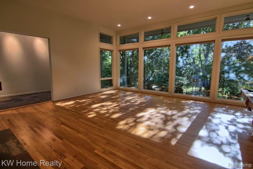 5165 Ponvalley Road Bloomfield Hills, MI 48302 - Photo 7 of 32