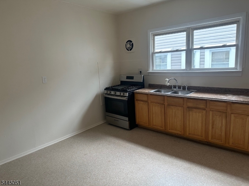 31 Norman Road Newark, NJ 07106 - Photo 8 of 17