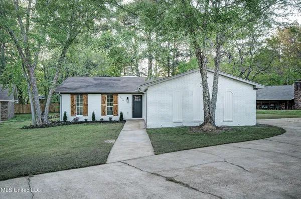 $171,999 | 394 Woodcliff Drive, Jackson, MS 39212
