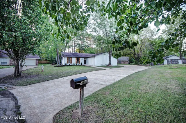 $175,000 | 394 Woodcliff Drive, Jackson, MS 39212