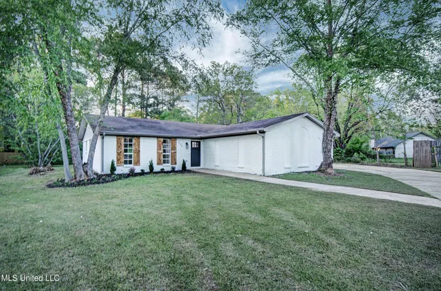 $175,000 | 394 Woodcliff Drive, Jackson, MS 39212