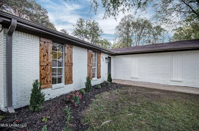 $175,000 | 394 Woodcliff Drive, Jackson, MS 39212