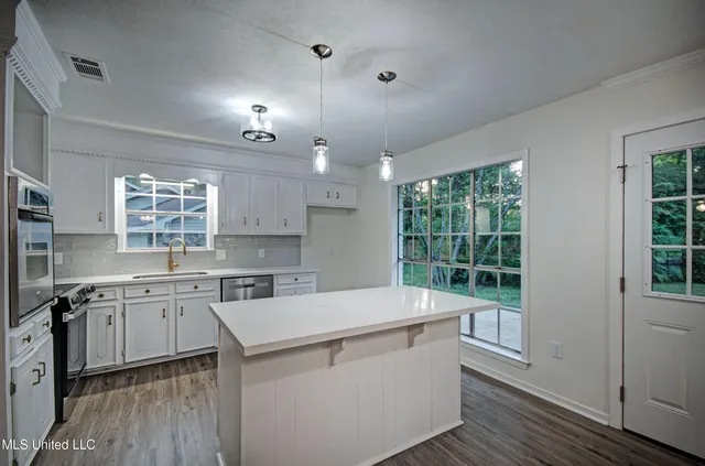 $175,000 | 394 Woodcliff Drive, Jackson, MS 39212