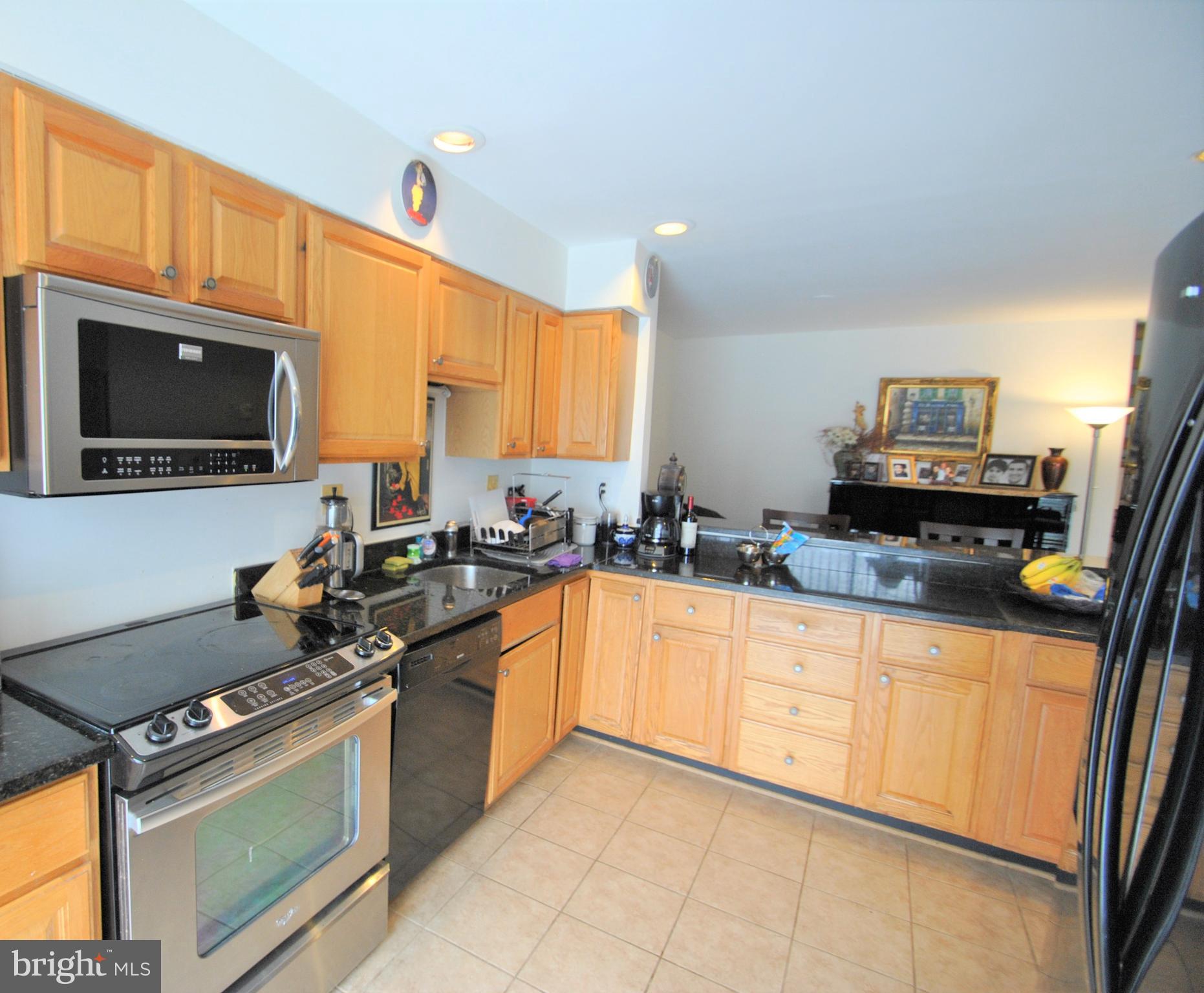 2057 Wethersfield Court Reston, VA 20191 - Photo 3 of 41 Kitchen