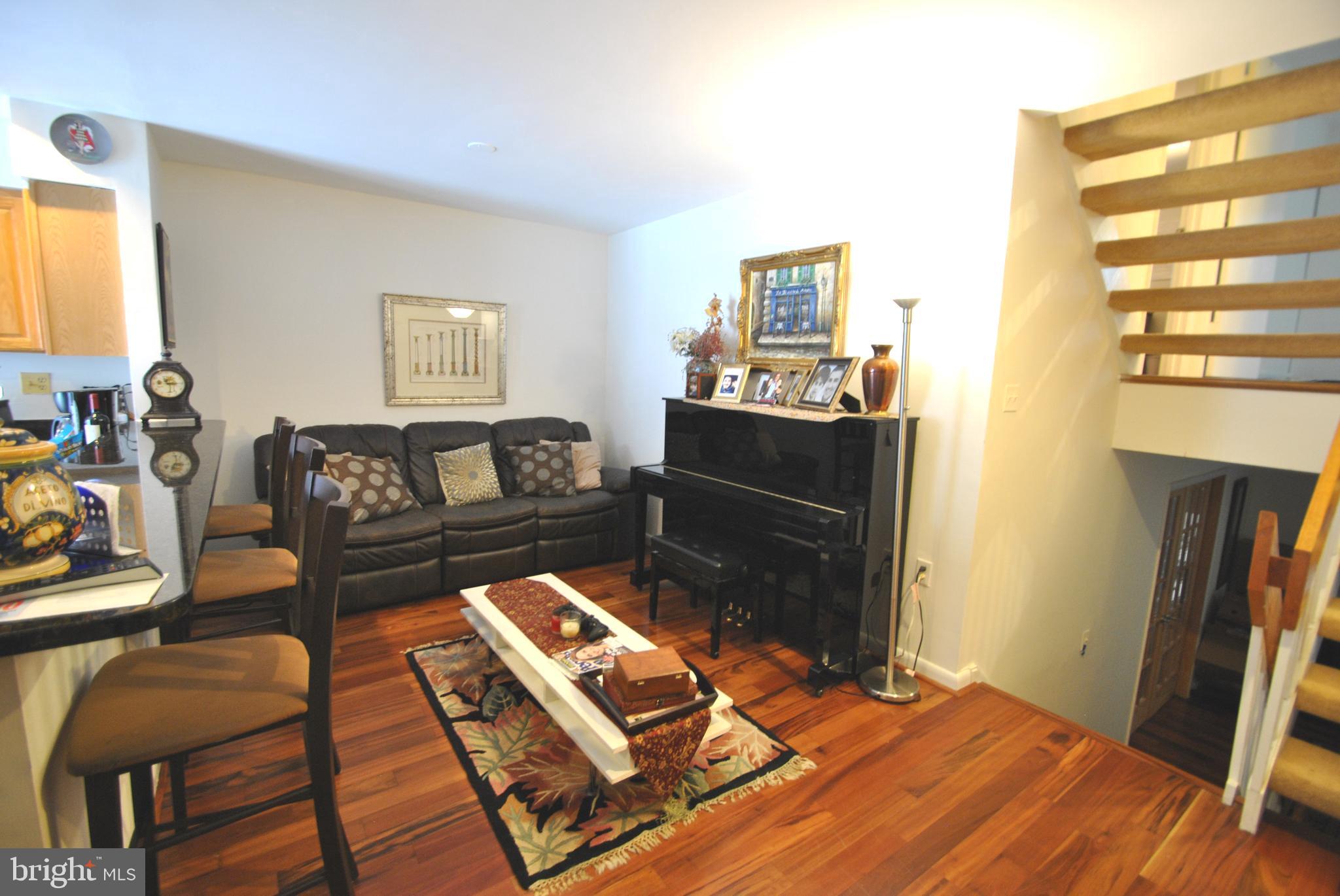 2057 Wethersfield Court Reston, VA 20191 - Photo 7 of 41 Living Room