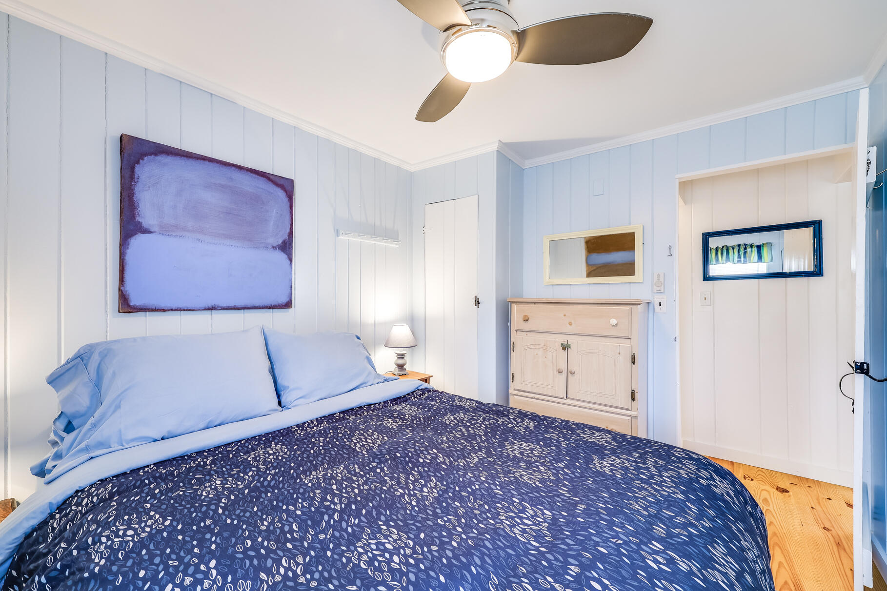 164 Kendrick Avenue, Unit B Wellfleet, MA 02667 - Photo 12 of 32 a living room with a bed and a couch