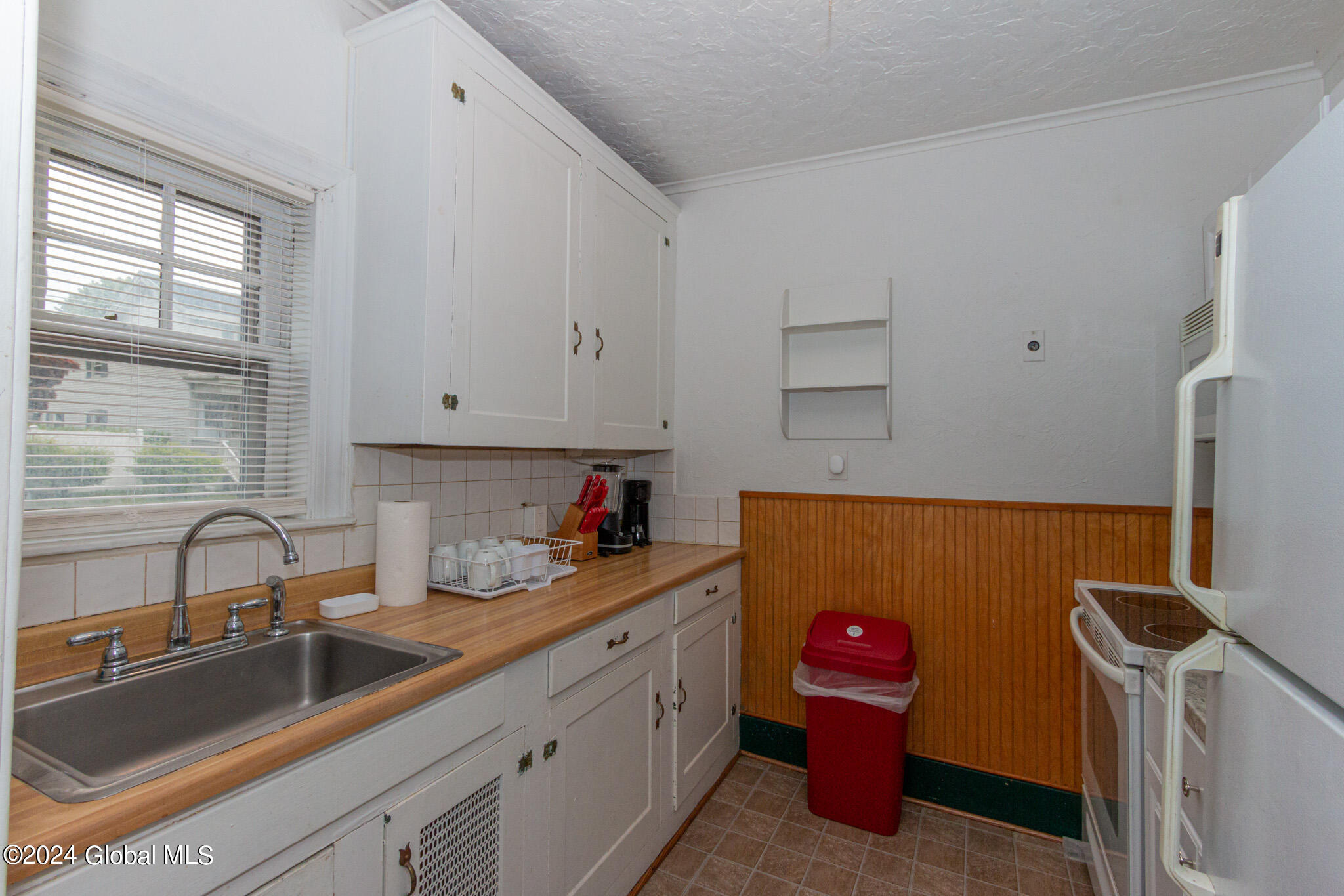 461 North Main Street, Unit 2 Gloversville, NY 12078 - Photo 17 of 18 461 N Nain St Unit 2-02