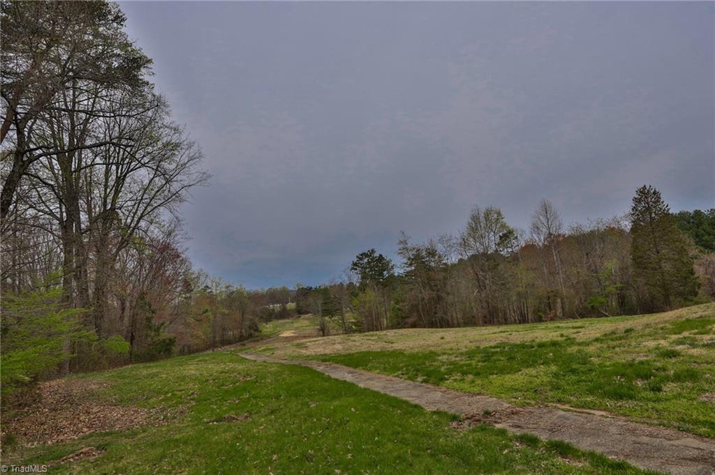 189 Golf Course Road Elkin, NC 28621 - Photo 4 of 16 Gallery Image 4