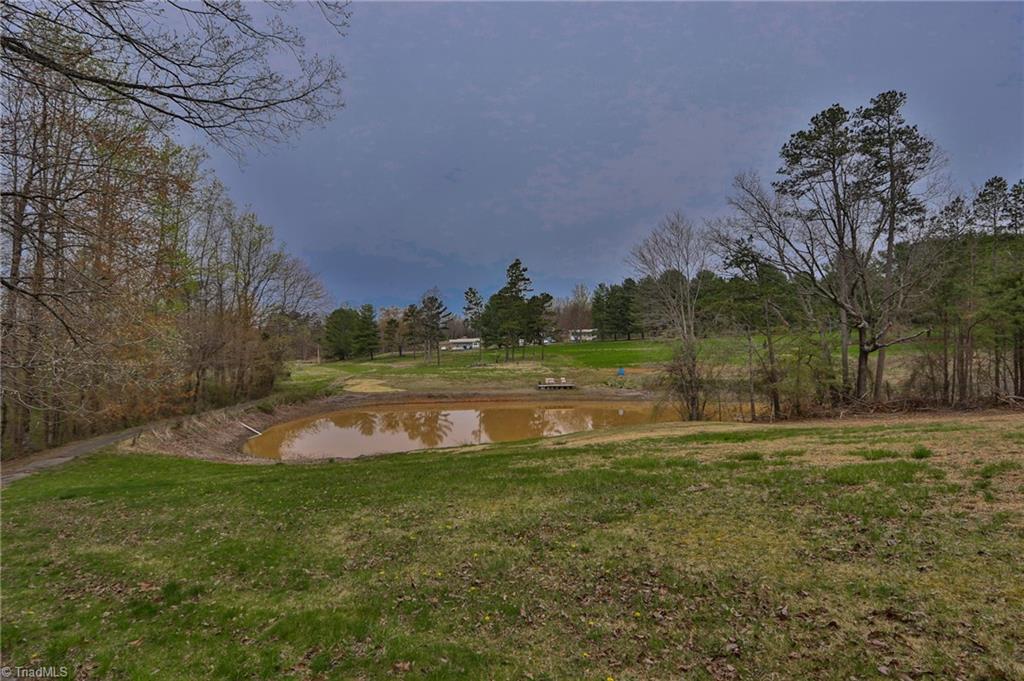 189 Golf Course Road Elkin, NC 28621 - Photo 5 of 16 Gallery Image 5