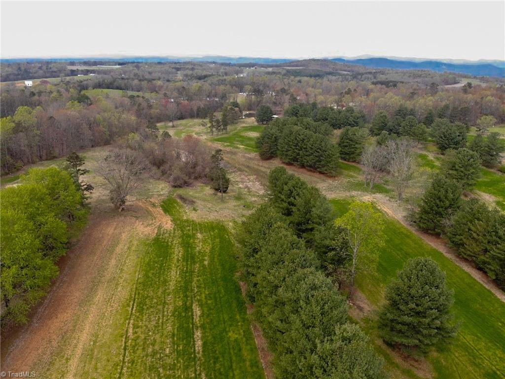 189 Golf Course Road Elkin, NC 28621 - Photo 8 of 16 Gallery Image 8