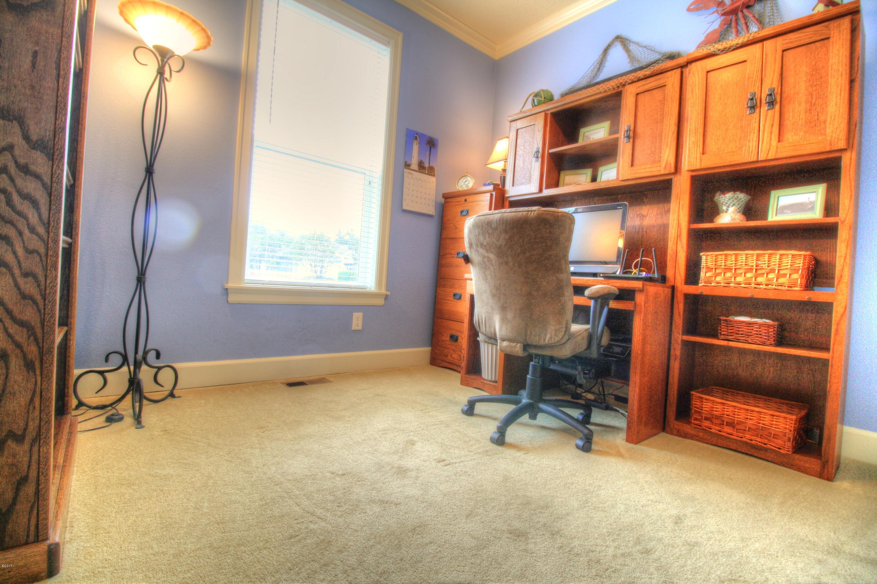 230 Southwest 60th Loop Newport, OR 97366 - Photo 27 of 42 Bedroom 4