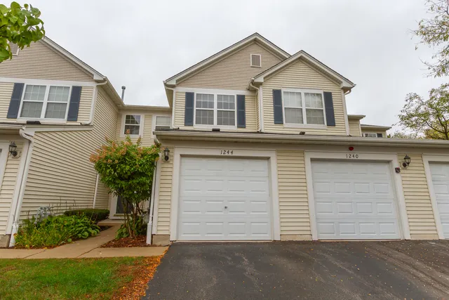 $246,500 | 1244 Brookdale Drive, Unit 1244, Carpentersville, IL 60110