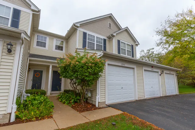 $246,500 | 1244 Brookdale Drive, Unit 1244, Carpentersville, IL 60110