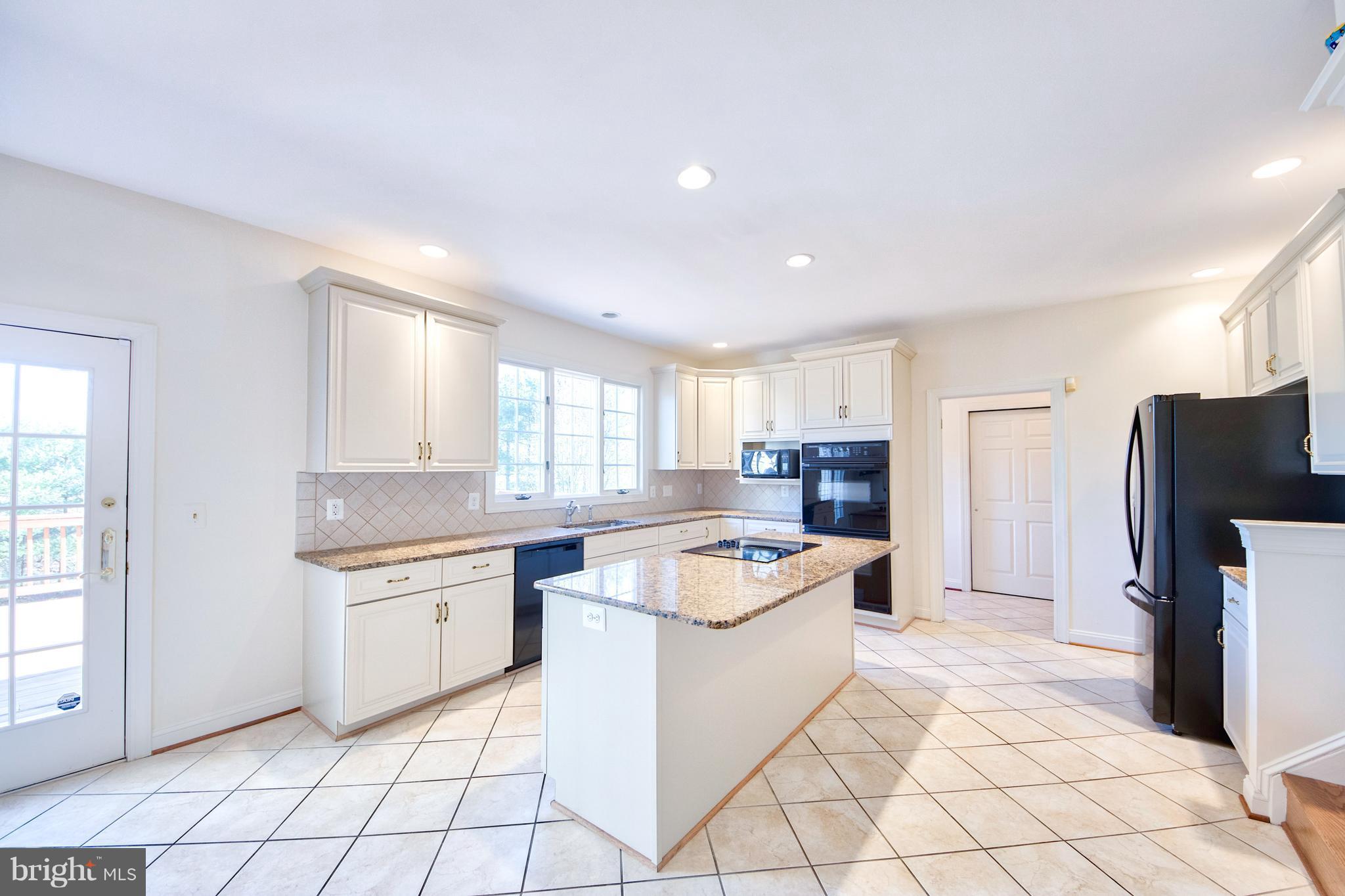 1713 Raleigh Hill Road Vienna, VA 22182 - Photo 4 of 30 Kitchen