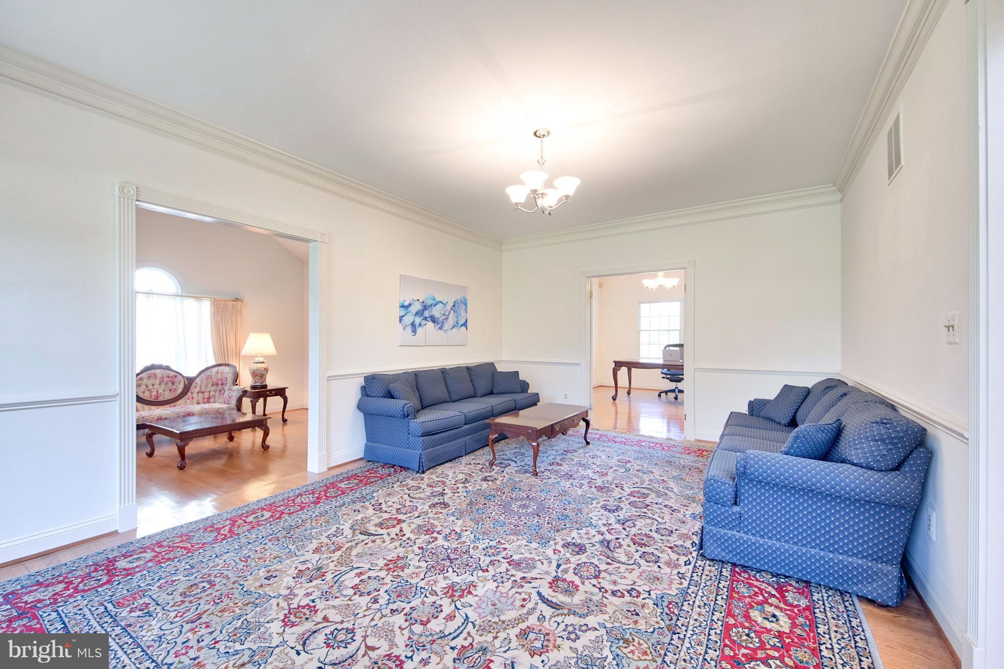 1713 Raleigh Hill Road Vienna, VA 22182 - Photo 8 of 30 Living Room