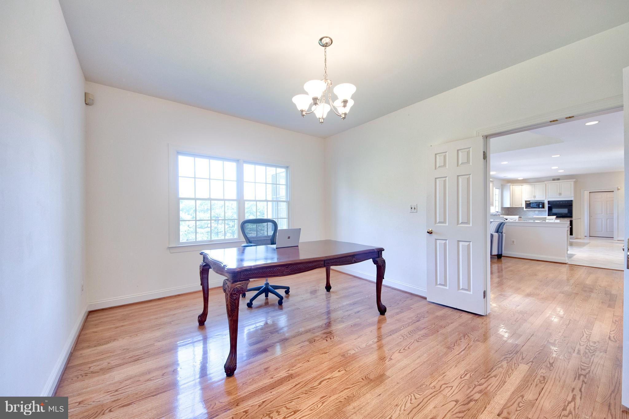 1713 Raleigh Hill Road Vienna, VA 22182 - Photo 10 of 30 Library/Office