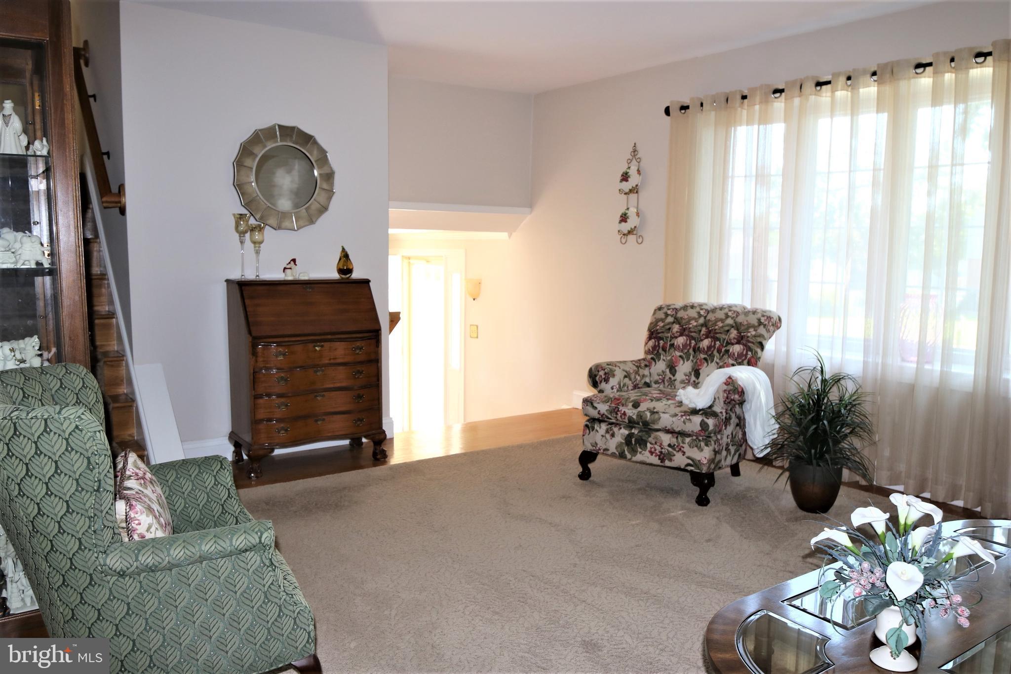 542 Concord Road Warminster, PA 18974 - Photo 11 of 28 Living Room