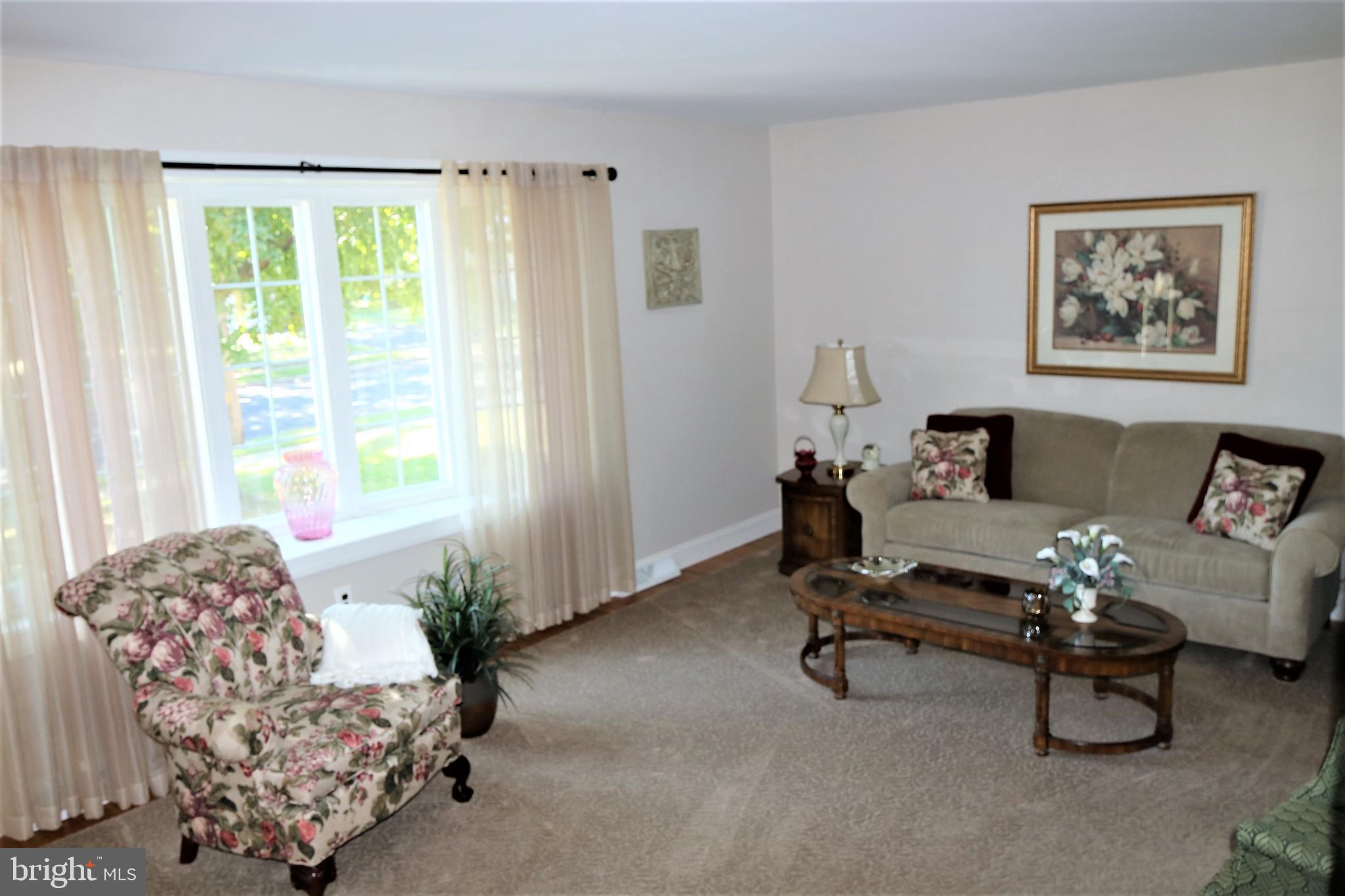 542 Concord Road Warminster, PA 18974 - Photo 13 of 28 Living Room