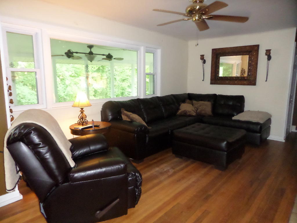 162 California Avenue Oak Ridge, TN 37830 - Photo 2 of 25 Living Room