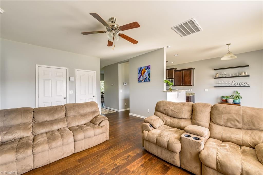 3279 Grandview Club Road Pfafftown, NC 27040 - Photo 9 of 23 Gallery Image 9