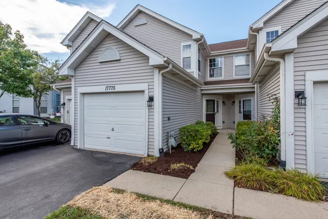$2,300 | 17775 Braewick Road, Gurnee, IL 60031