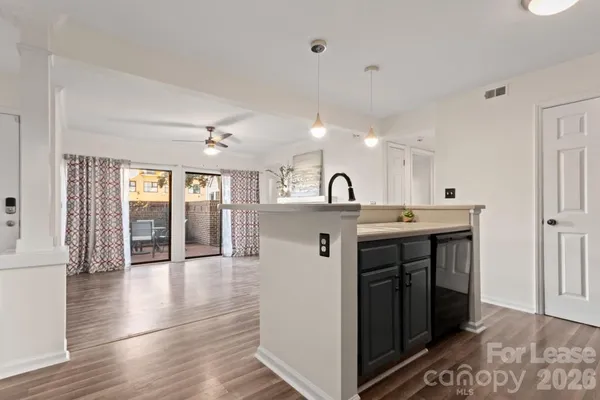 $1,475 | 212 West 10th Street, Unit 4, Charlotte, NC 28202