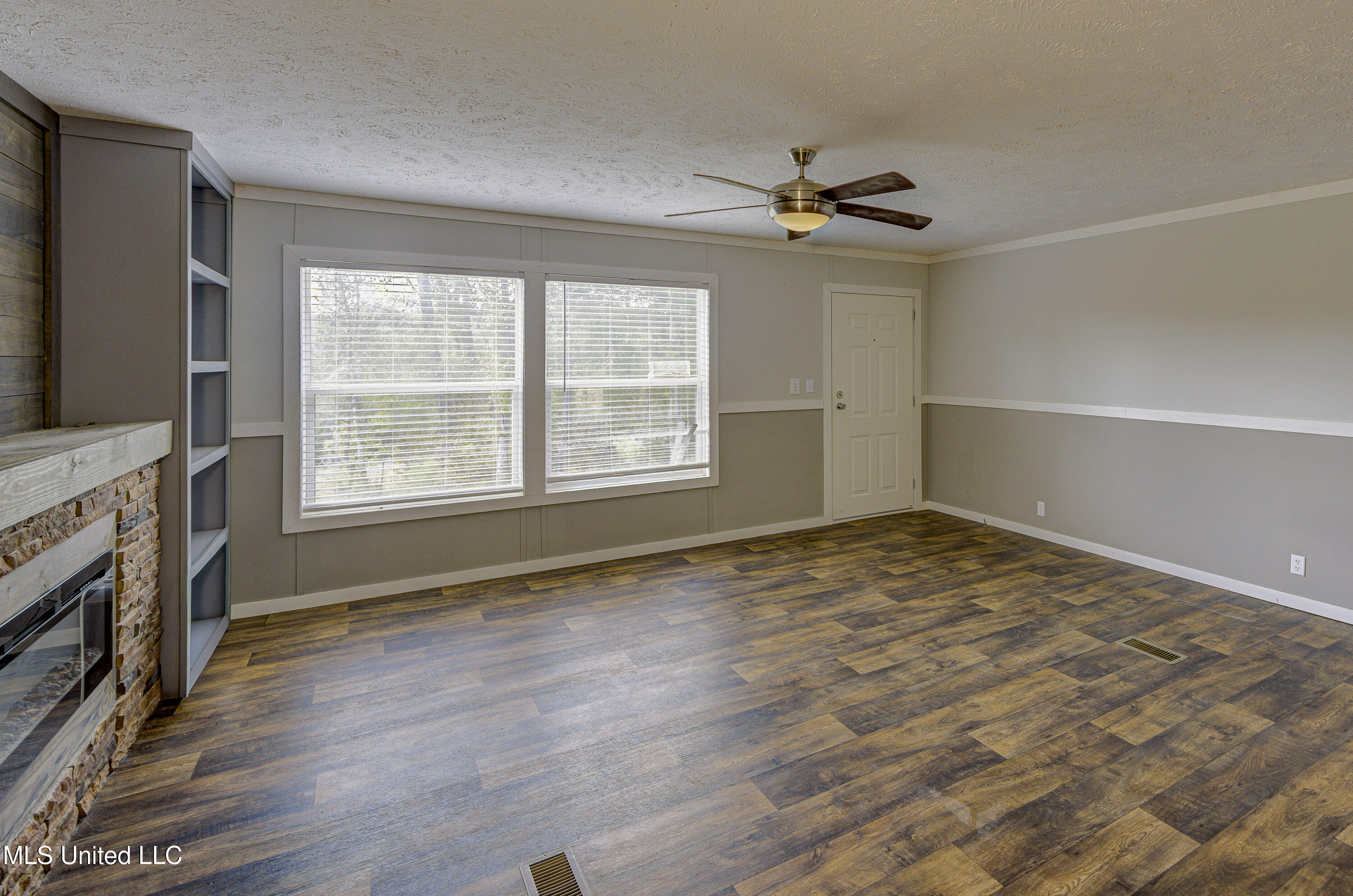 2400 Herren Road Utica, MS 39175 - Photo 26 of 53 Living Room 1