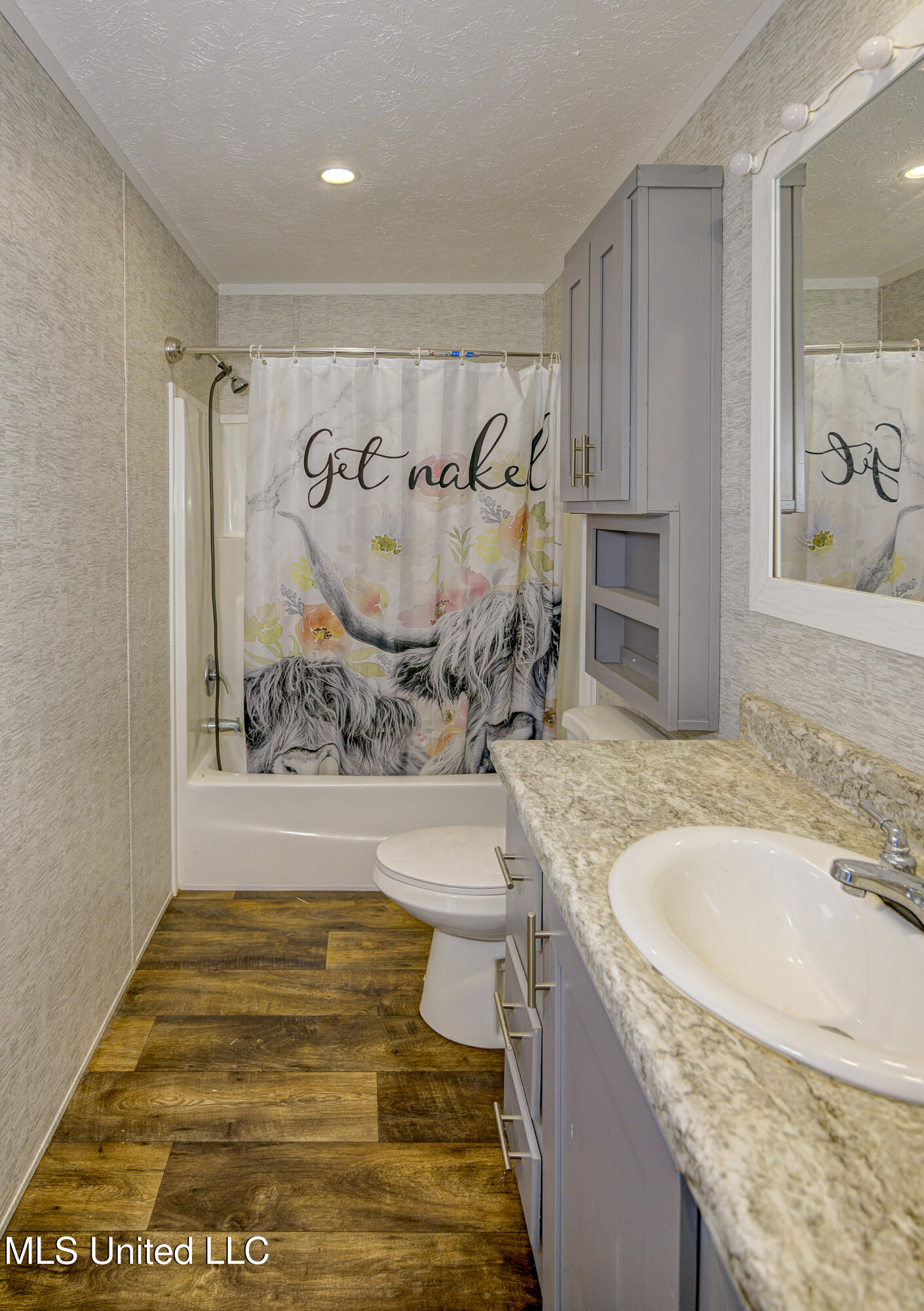 2400 Herren Road Utica, MS 39175 - Photo 38 of 53 Primary Bathroom 3-2