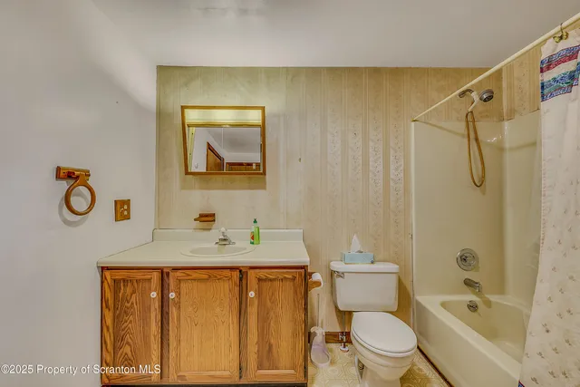 $429,900 | 9119 Valley View Drive, Clarks Summit, PA 18411