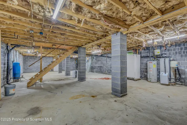 $429,900 | 9119 Valley View Drive, Clarks Summit, PA 18411