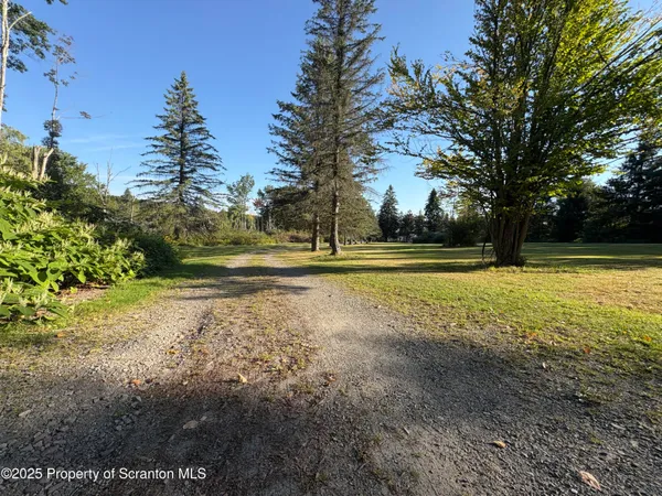 $429,900 | 9119 Valley View Drive, Clarks Summit, PA 18411