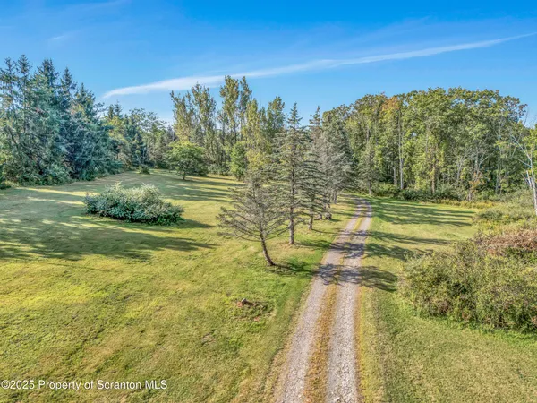 $429,900 | 9119 Valley View Drive, Clarks Summit, PA 18411