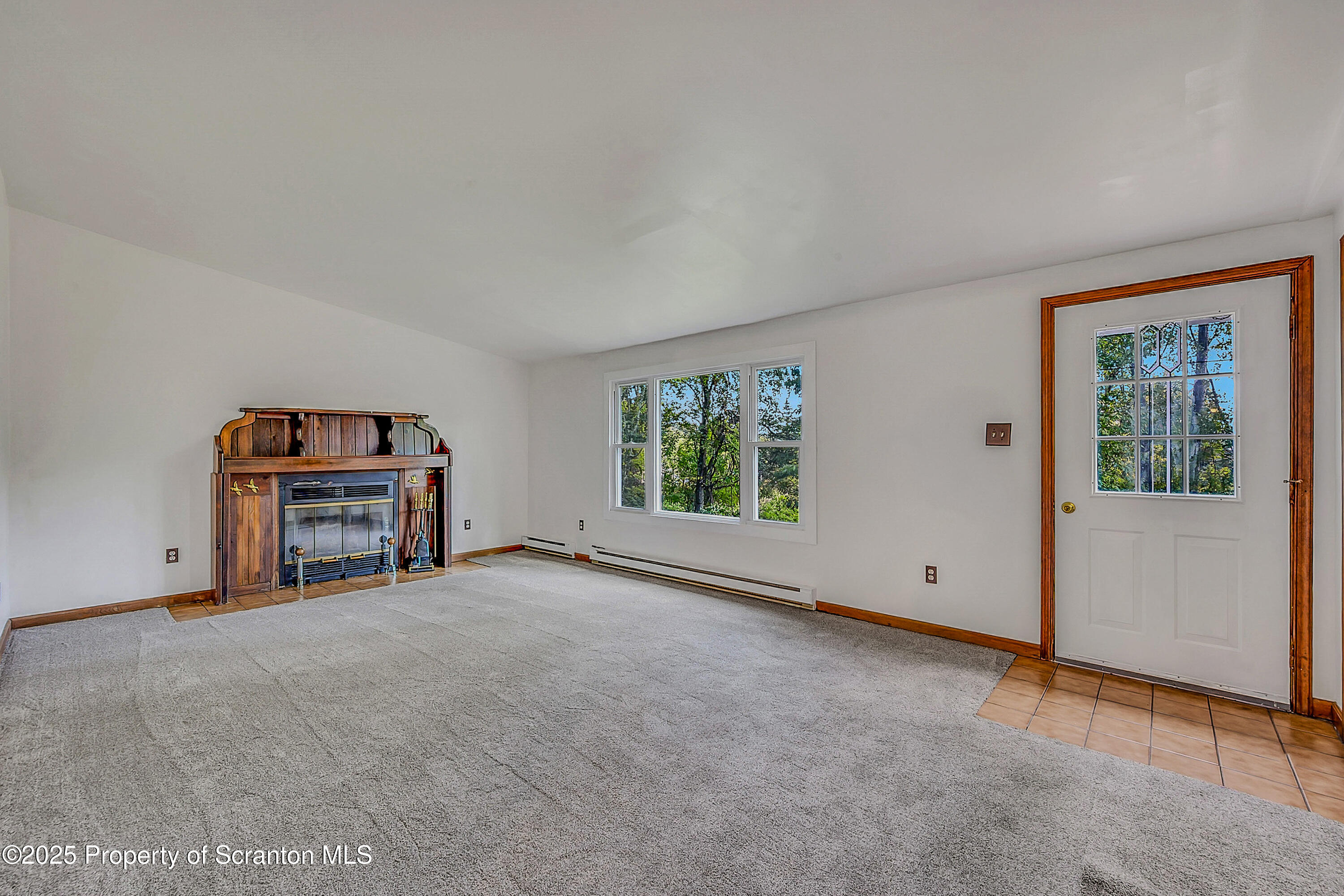 9119 Valley View Drive Clarks Summit, PA 18411 - Photo 9 of 78 Living Room