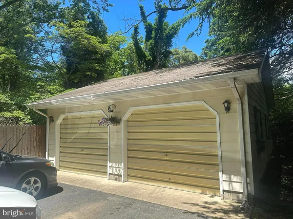 a view of a garage