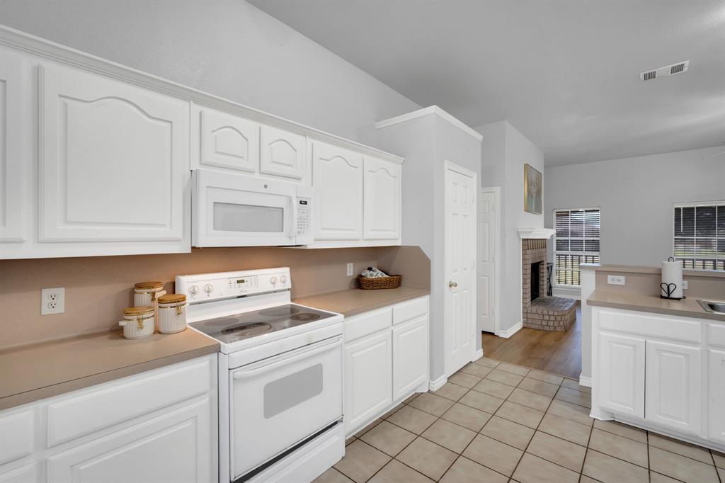 205 Alesha Road Red Oak, TX 75154 - Photo 8 of 38