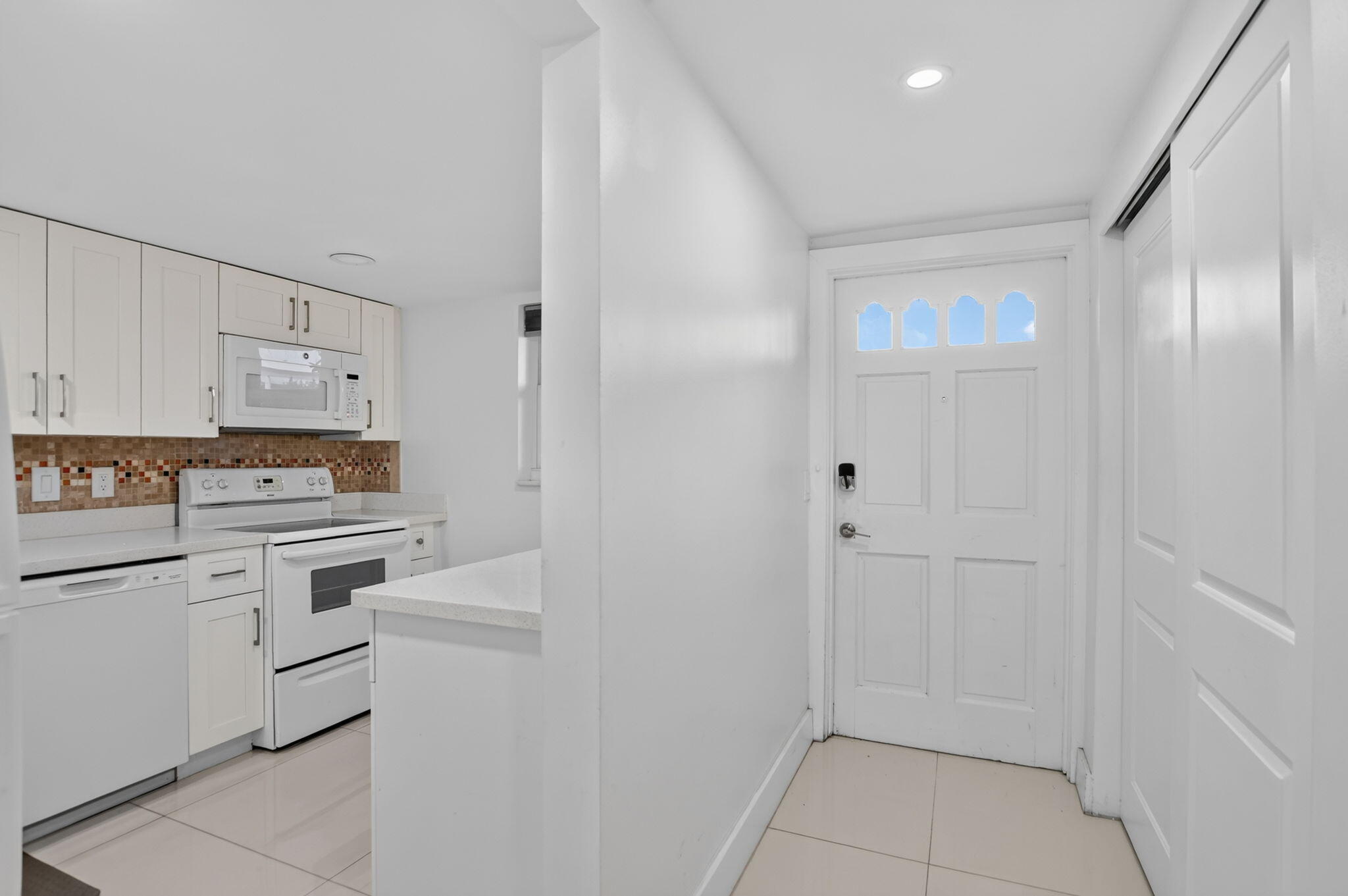 10110 Boca Entrada Boulevard, Unit 305 Boca Raton, FL 33428 - Photo 4 of 33 4-web-or-mls-DSC_2239