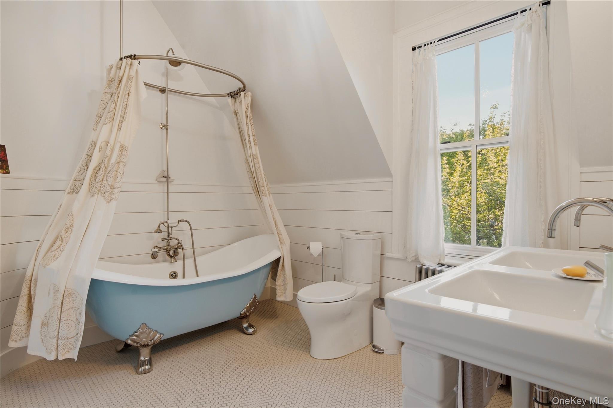 37 Paulding Avenue Cold Spring, NY 10516 - Photo 19 of 39 Guest bath with claw foot soaking tub