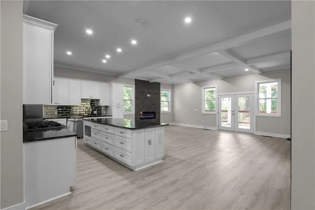 a view of an empty room with a kitchen