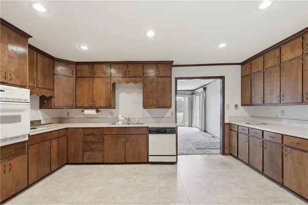 $350,000 | 1074 South 240th Street, Pittsburg, KS 66762