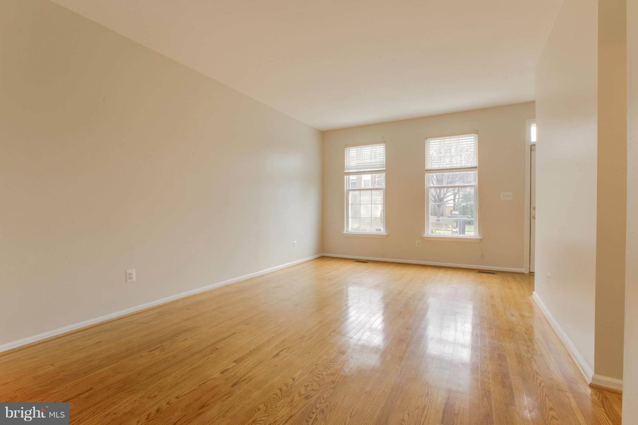 11469 Heritage Commons Way Reston, VA 20194 - Photo 11 of 29 Living Room