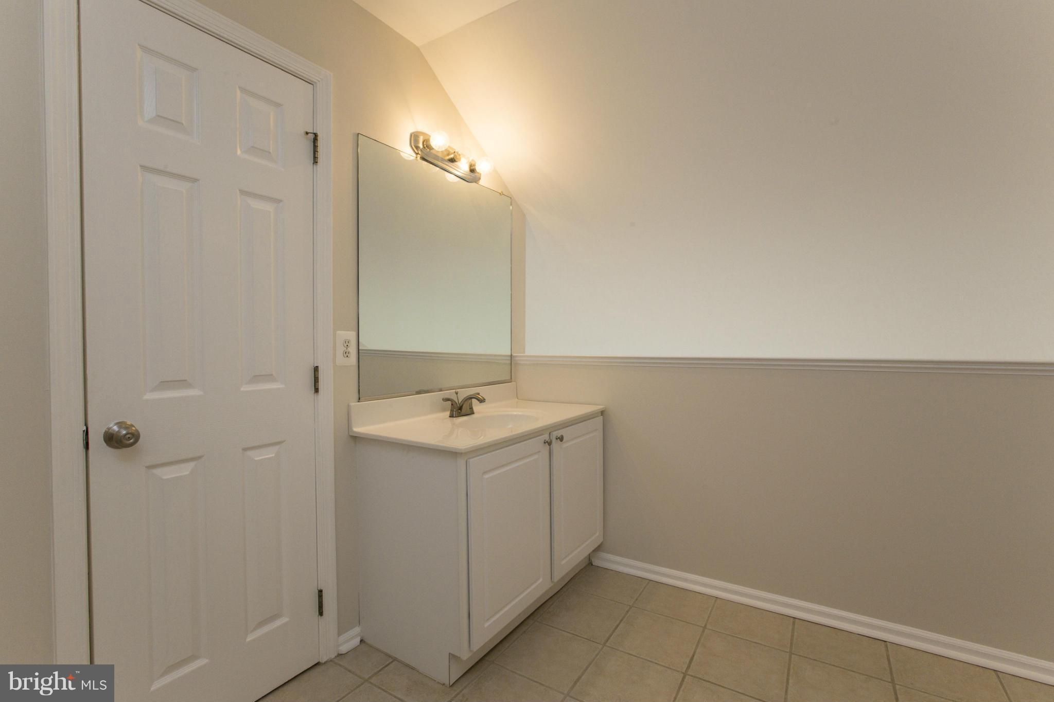 11469 Heritage Commons Way Reston, VA 20194 - Photo 17 of 29 Bath (Master)