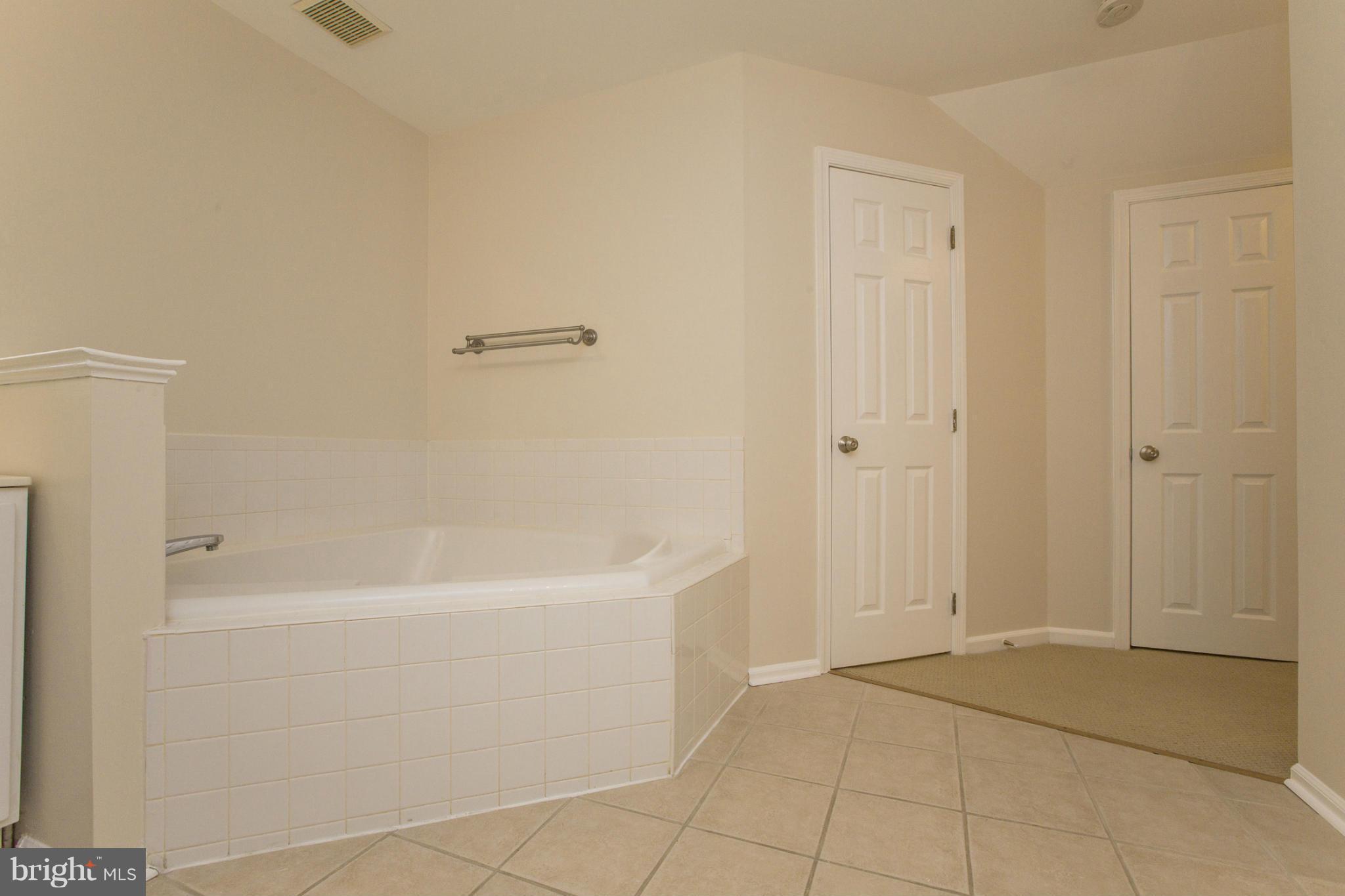 11469 Heritage Commons Way Reston, VA 20194 - Photo 18 of 29 Bath (Master)