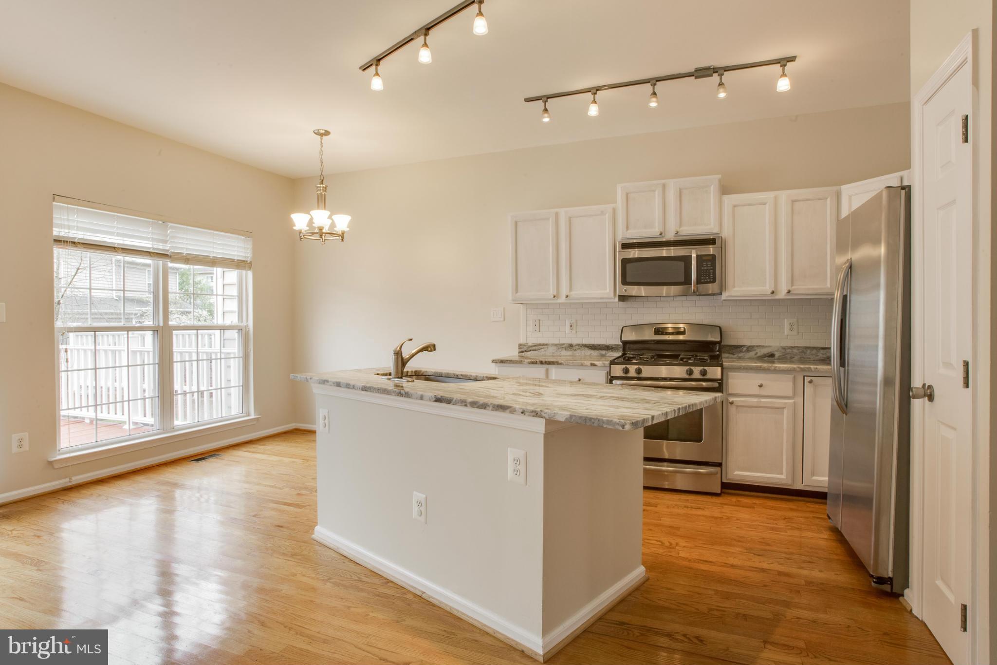 11469 Heritage Commons Way Reston, VA 20194 - Photo 3 of 29 Kitchen
