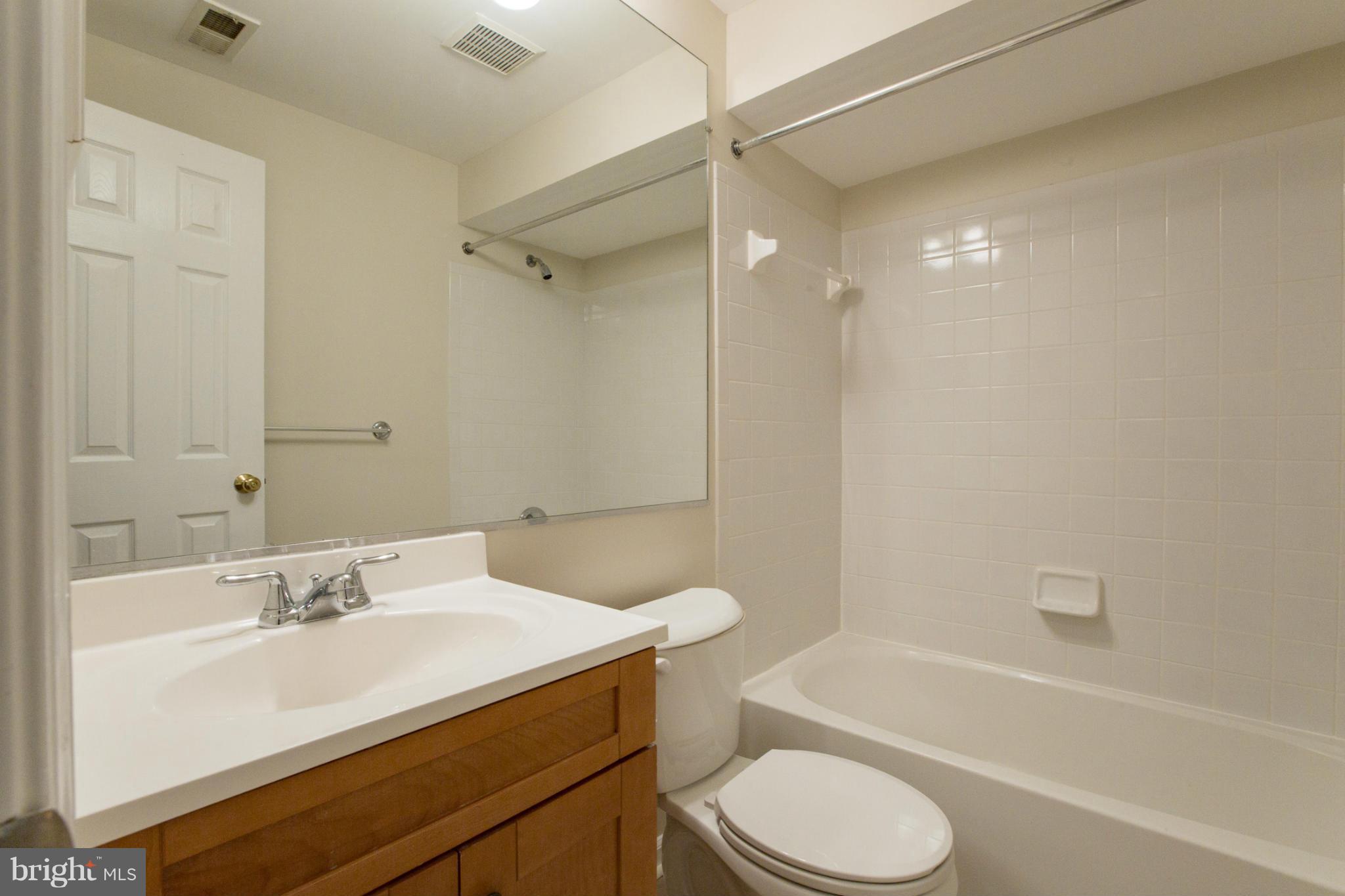 11469 Heritage Commons Way Reston, VA 20194 - Photo 26 of 29 Bath #3