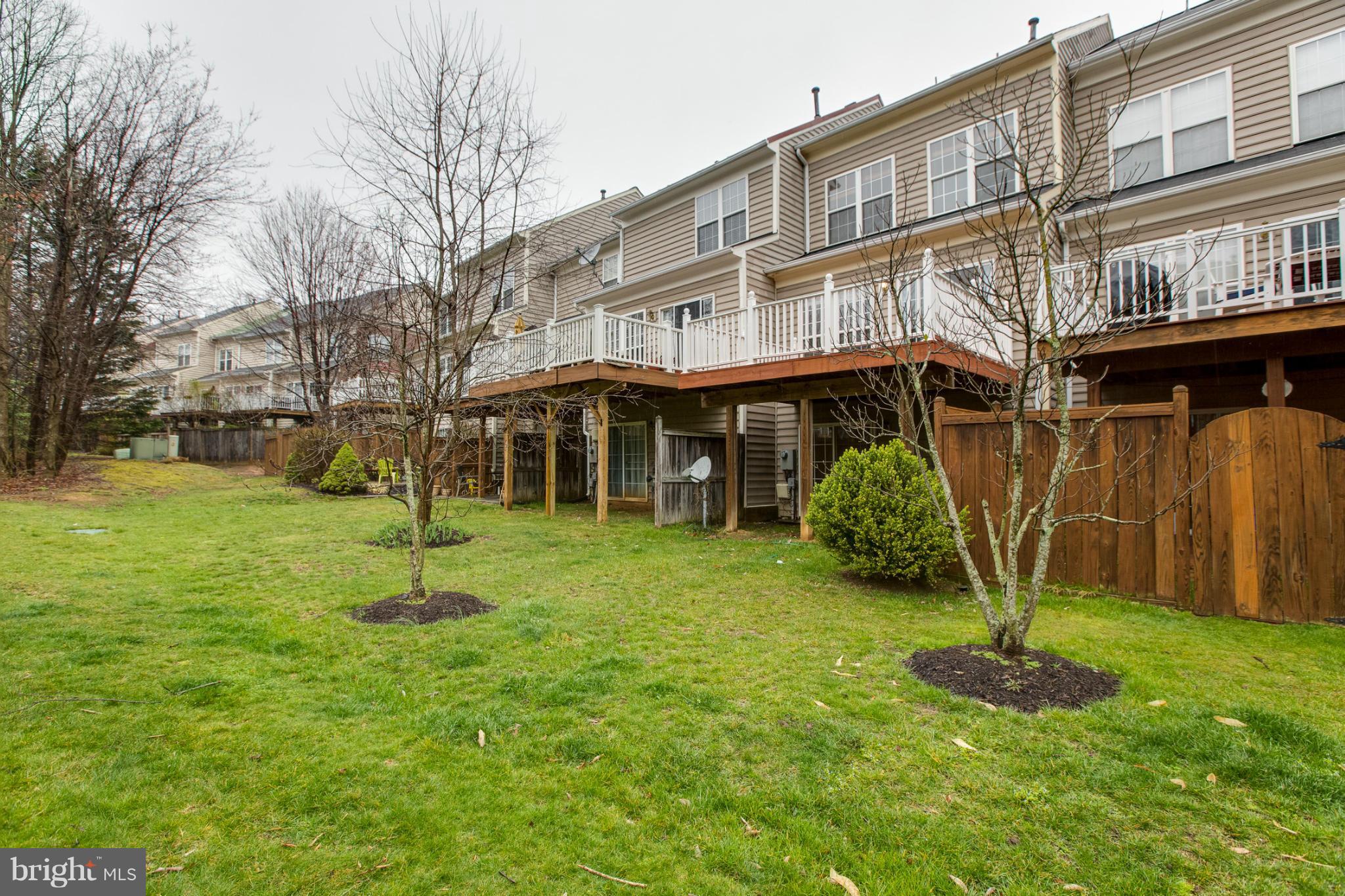 11469 Heritage Commons Way Reston, VA 20194 - Photo 27 of 29 Exterior (Rear)